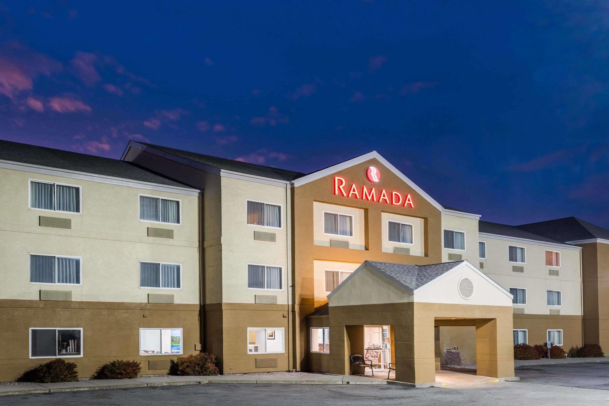 Ramada By Wyndham Coeur D'Alene Hotel Exterior photo